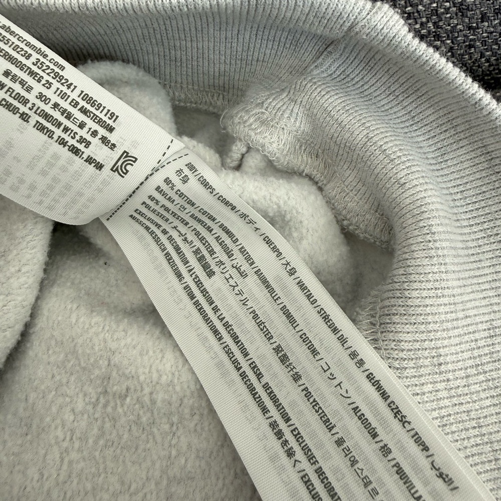 Hollister Cozy Light Gray Sweatshirt - Picture 7 of 7